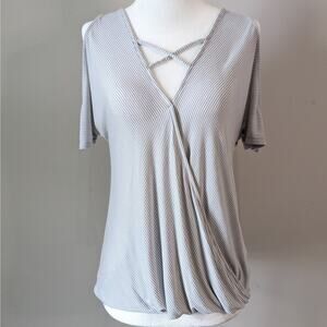 American Eagle Soft & Sexy T Criss-Cross V-Neck Cutout Tee Size XS Gray Stripe
